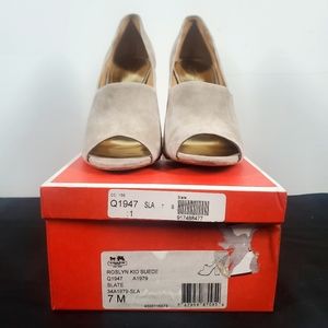 Coach / Size 7 / Slate Grey